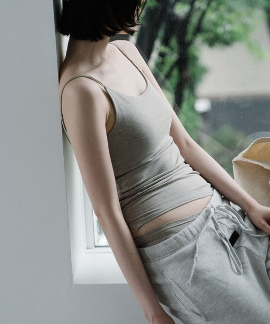 カップ付きキャミソール