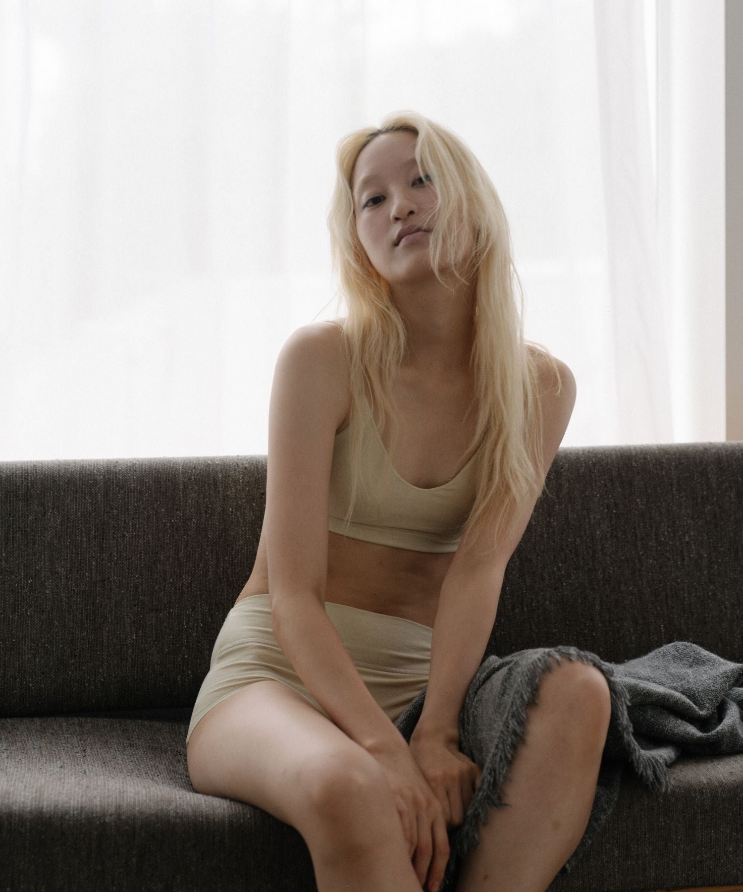 肌に優しいオーガニックコットンを使用したカップ付きブラトップ。マッチャ(ライトイエロー)カラーで快適な着心地。環境に配慮した天然素材で毎日を心地よく。敏感肌の方にもおすすめです。フードテキスタイルを採用したサステナブルな商品です。